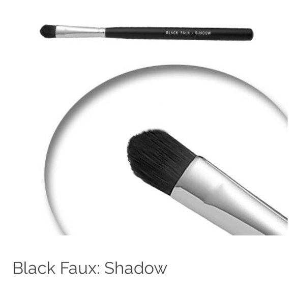 New SHADOW Brush - Vegan Black Faux Cosmetic Makeup Brush, Cosmetics, Eye Shadow - Picture 2 of 3